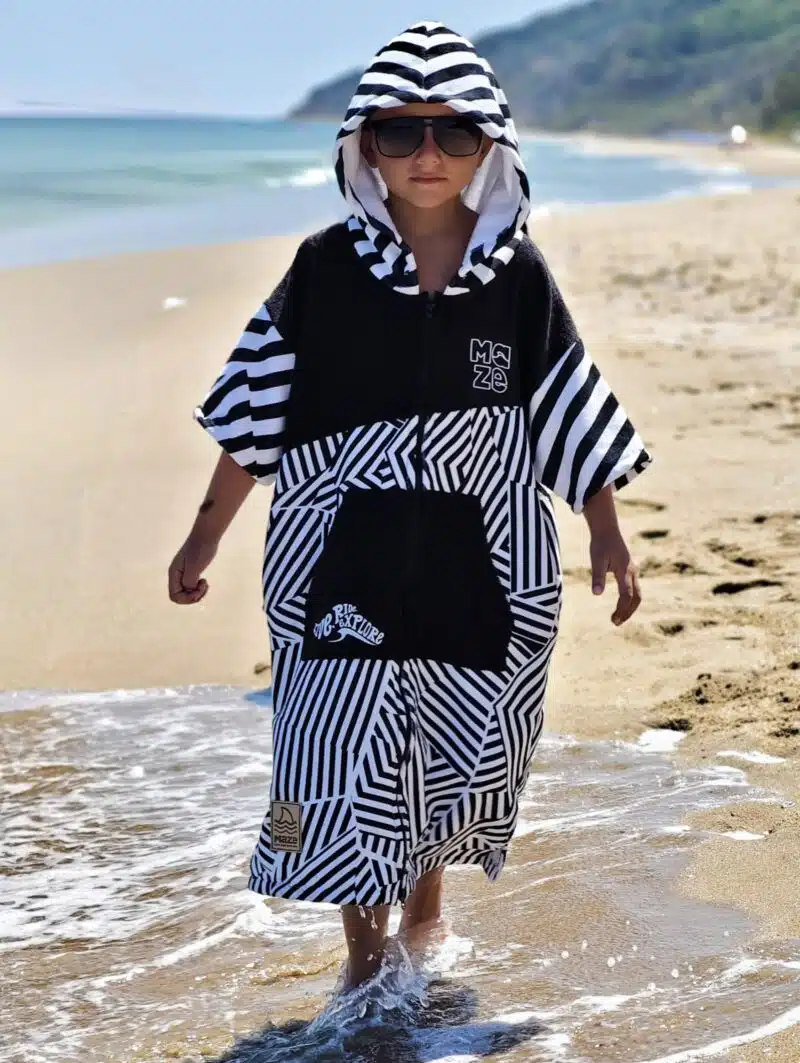 ДЕТСКО ПОНЧО MAZE STRIPES BW ZIP