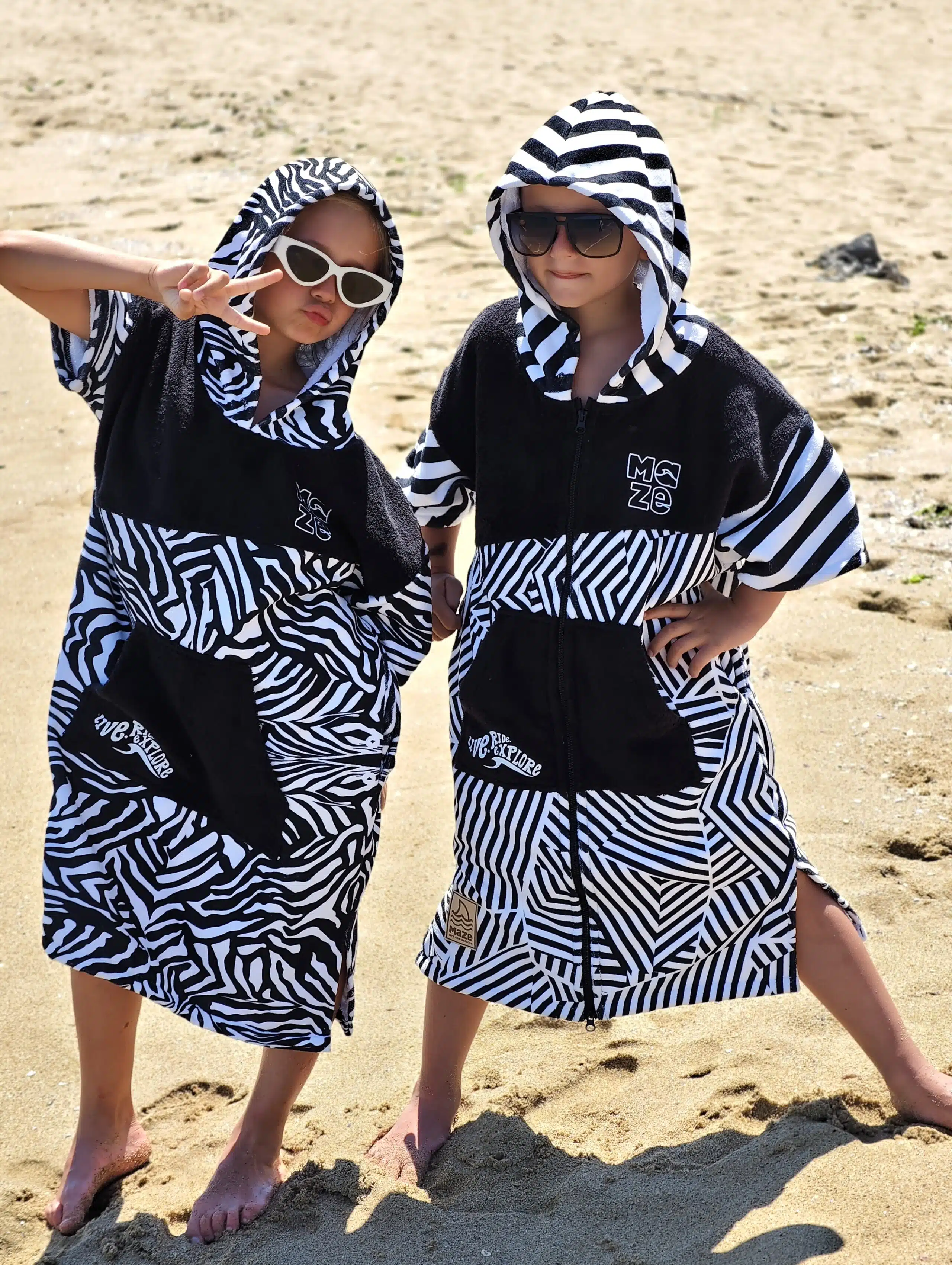 ДЕТСКО ПОНЧО MAZE STRIPES BW ZIP